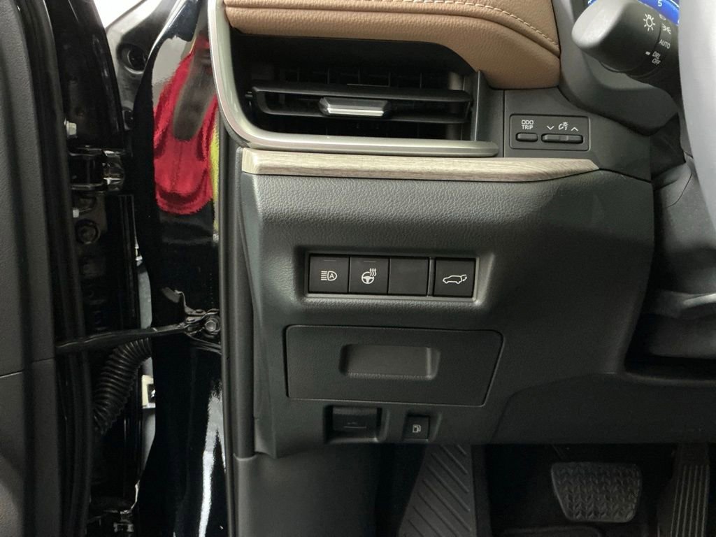 Used 2025 Toyota Grand Highlander AWD image 14