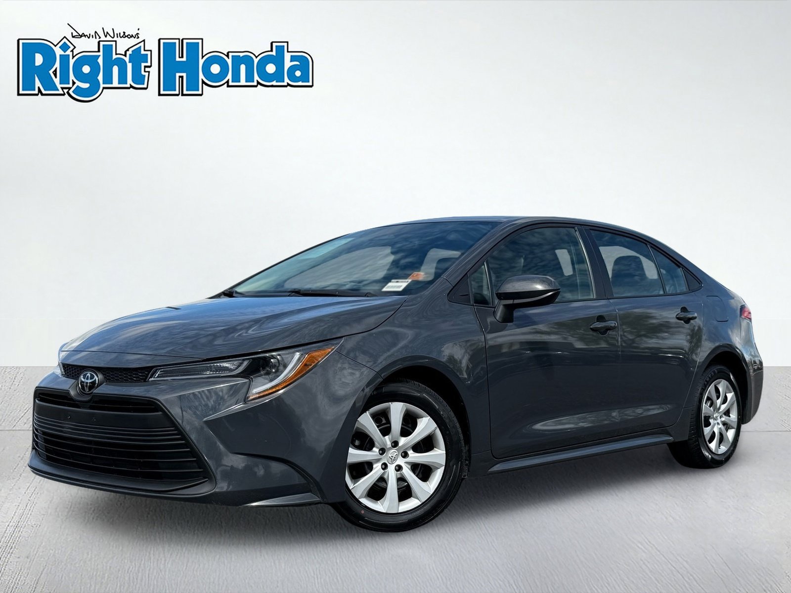 Used 2025 Toyota Corolla LE FWD image 2