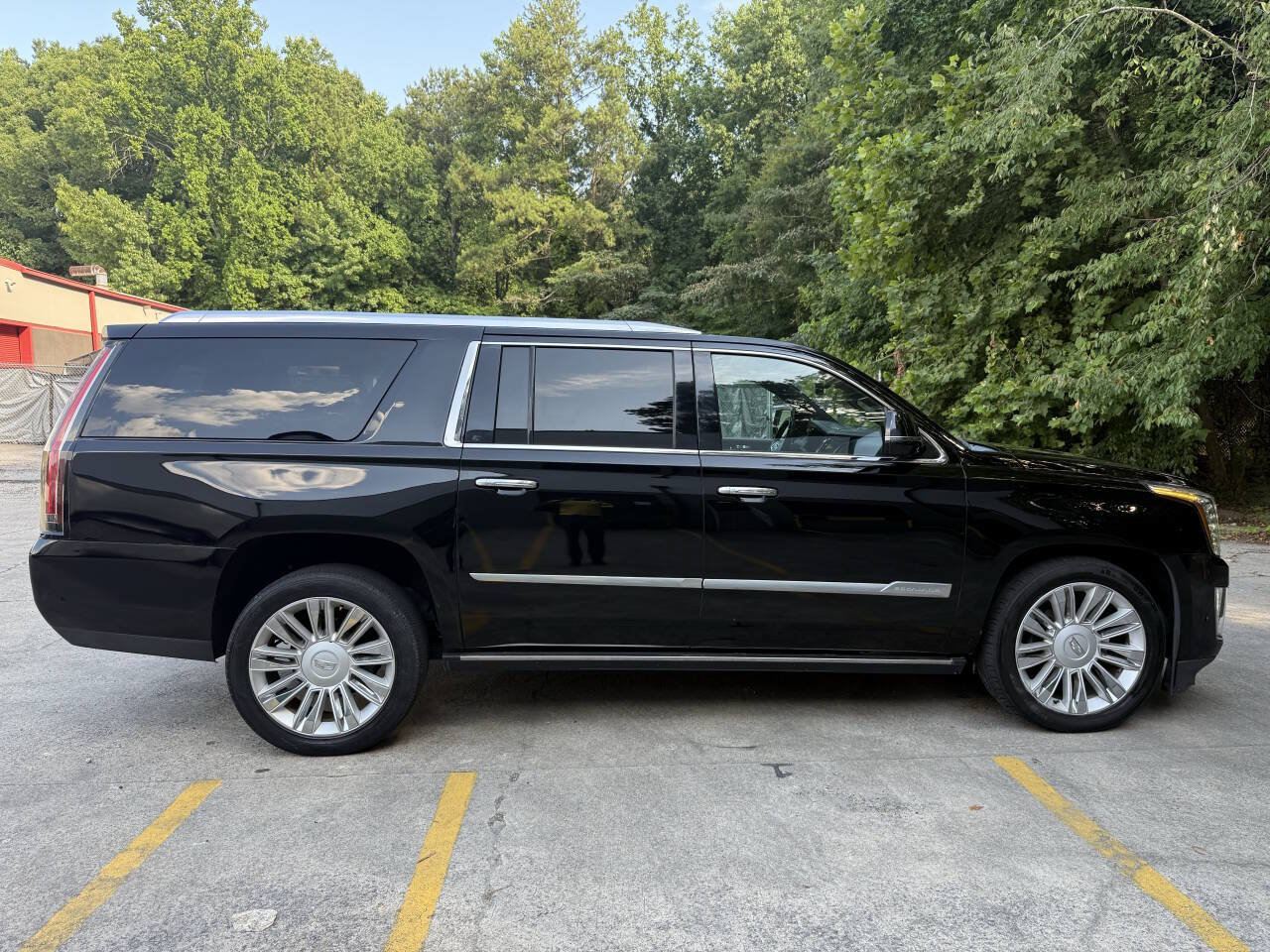 Used 2017 Cadillac Escalade ESV Platinum AWD/4WD image 2