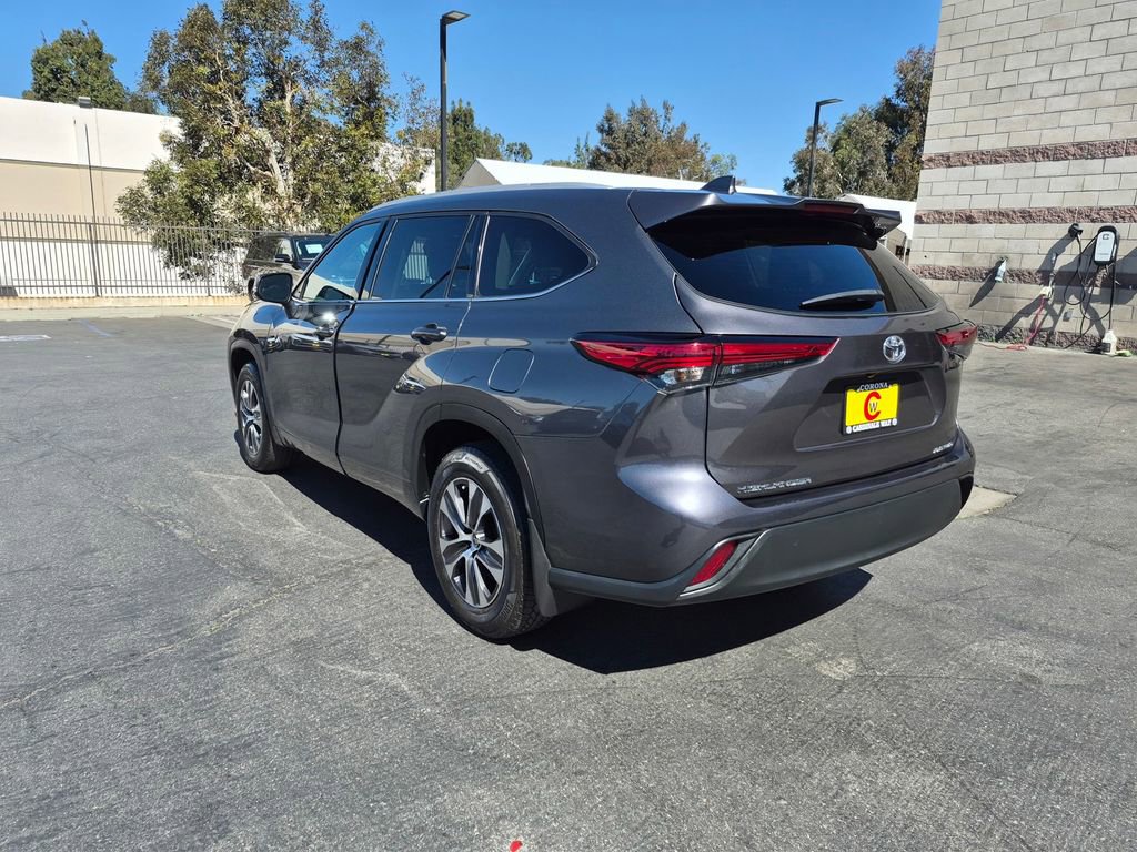 Used 2022 Toyota Highlander XLE image 5