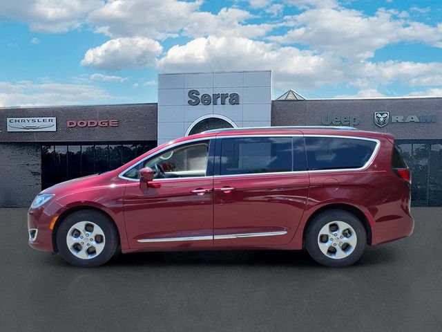 Used 2017 Chrysler Pacifica Touring-L Plus FWD image 4