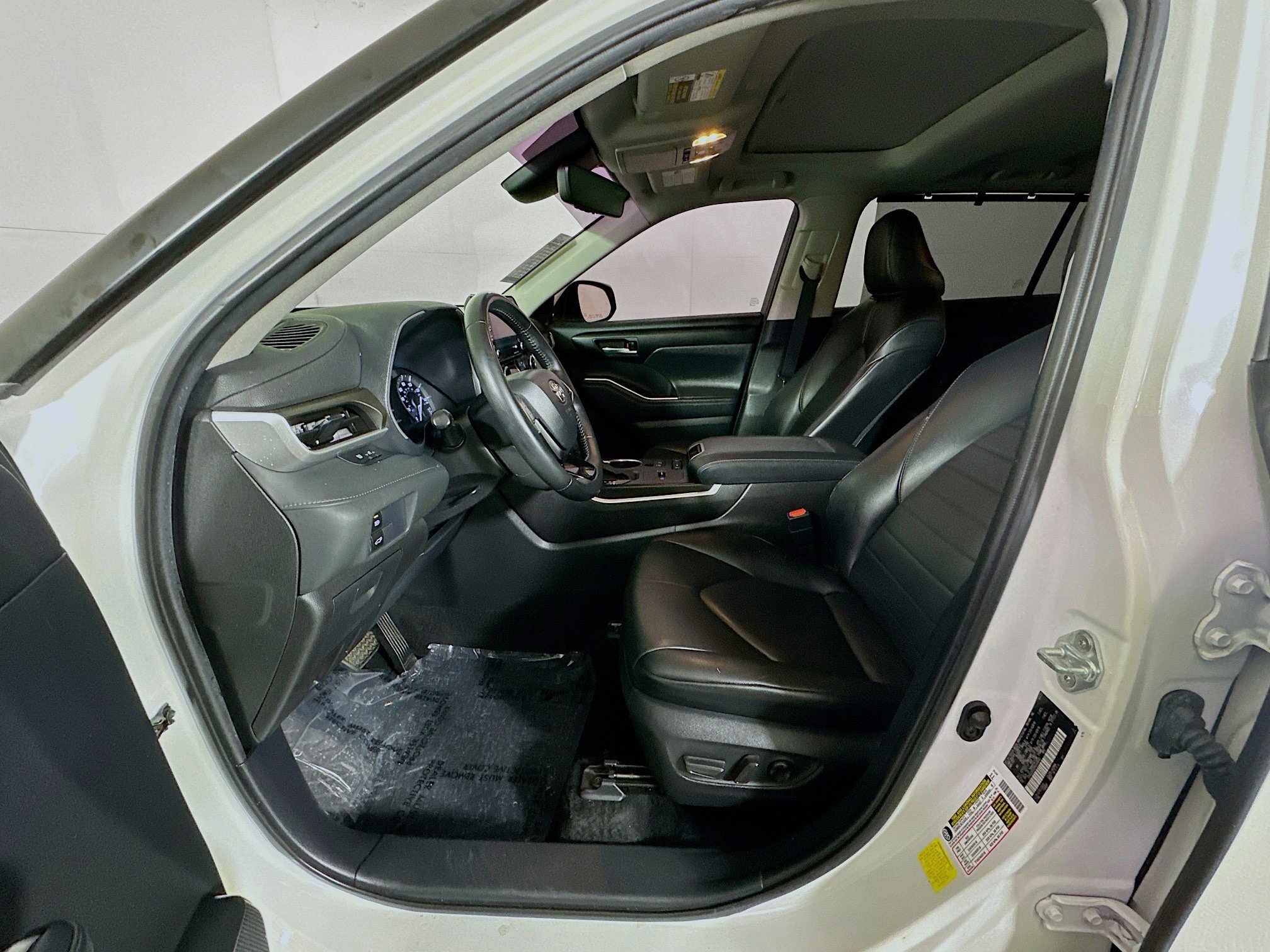 Used 2021 Toyota Highlander XLE image 12