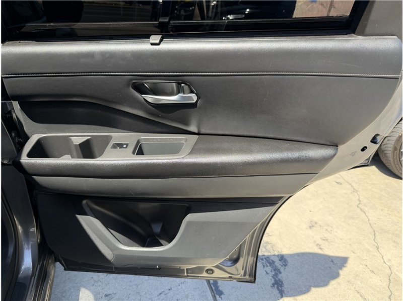 Used 2022 Nissan Pathfinder SL FWD image 25