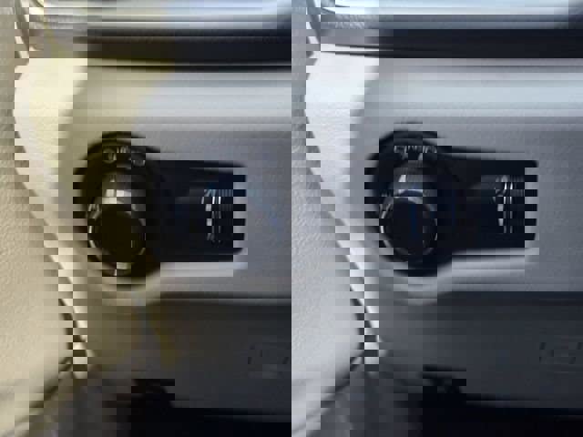 Used 2018 Chrysler Pacifica L image 23