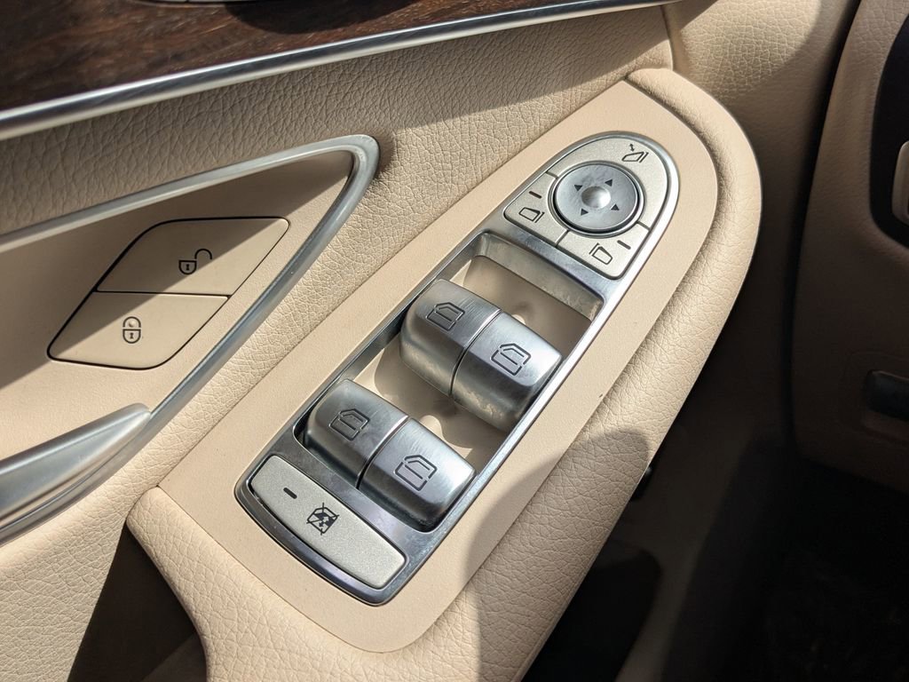 Certified 2022 Mercedes-Benz GLC 300 4MATIC w/ Multimedia Package Lite image 8