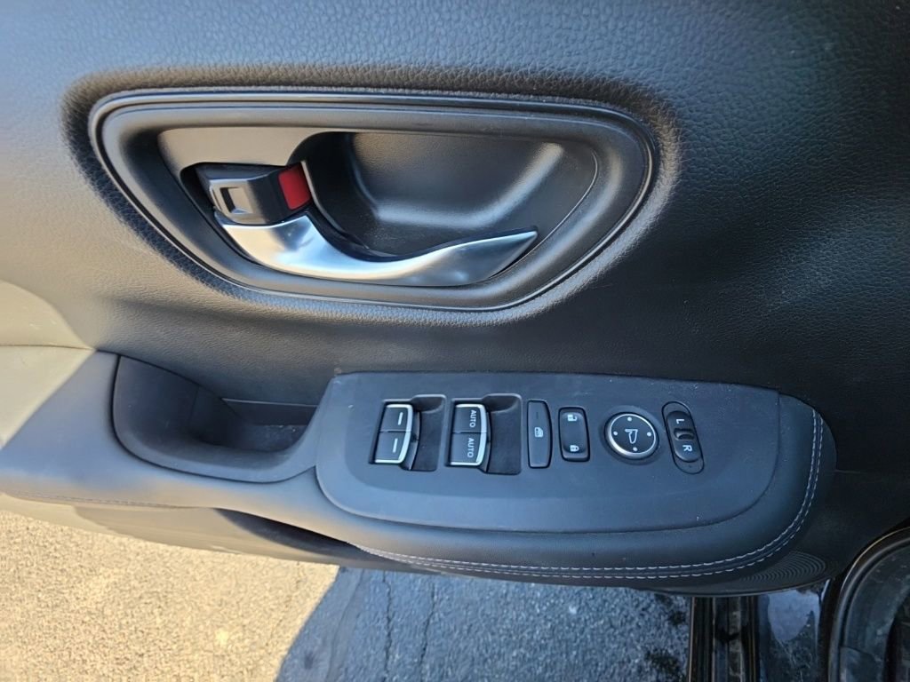 Used 2023 Honda HR-V EX-L image 12