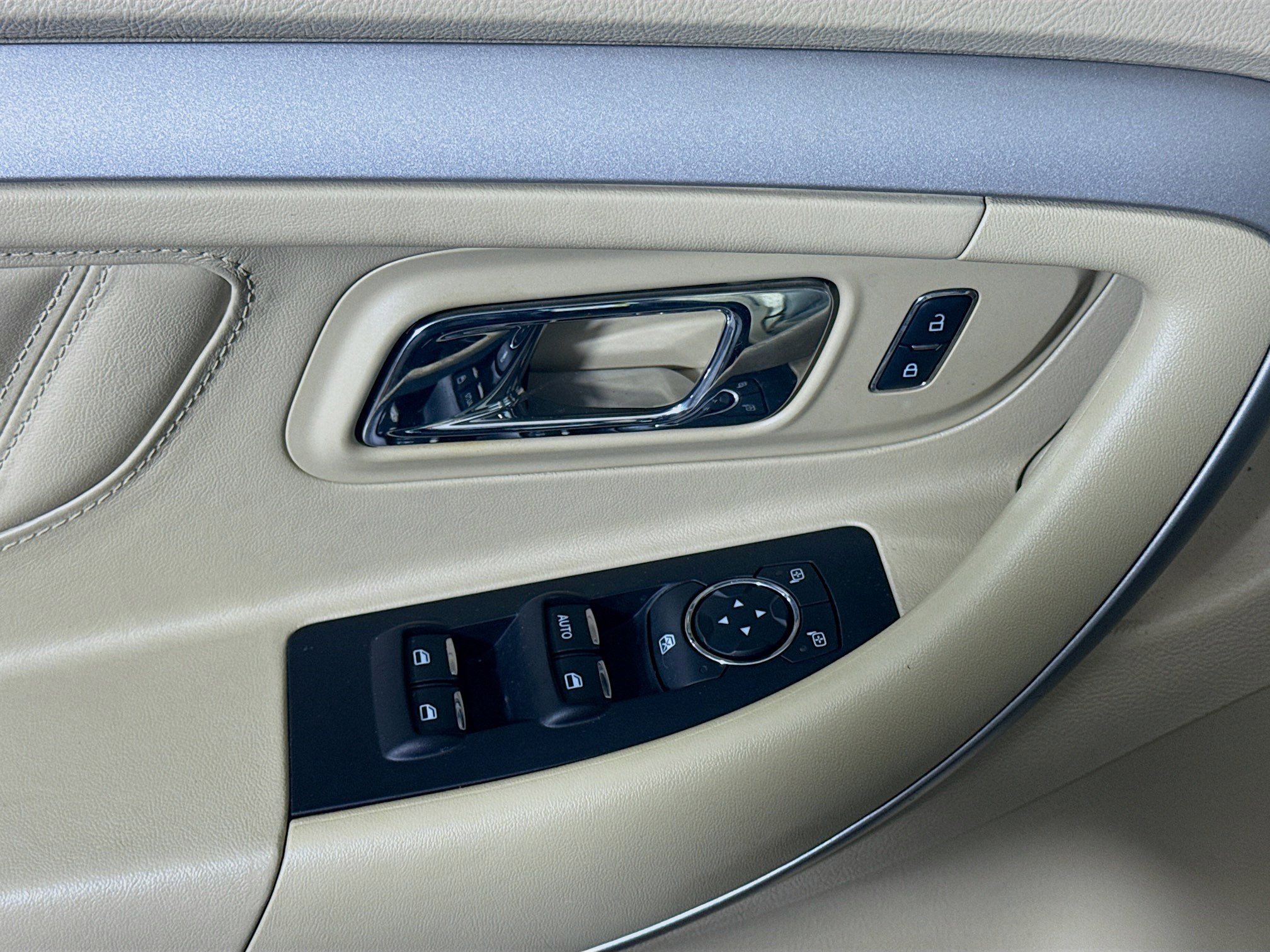 Used 2017 Ford Taurus SE image 23