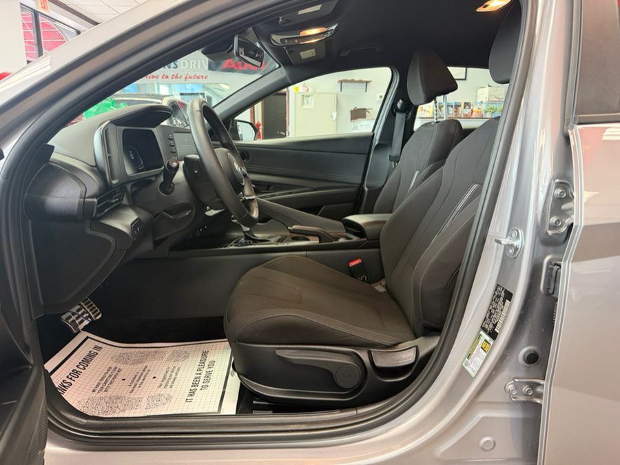 Used 2025 Hyundai Elantra Sport FWD image 25