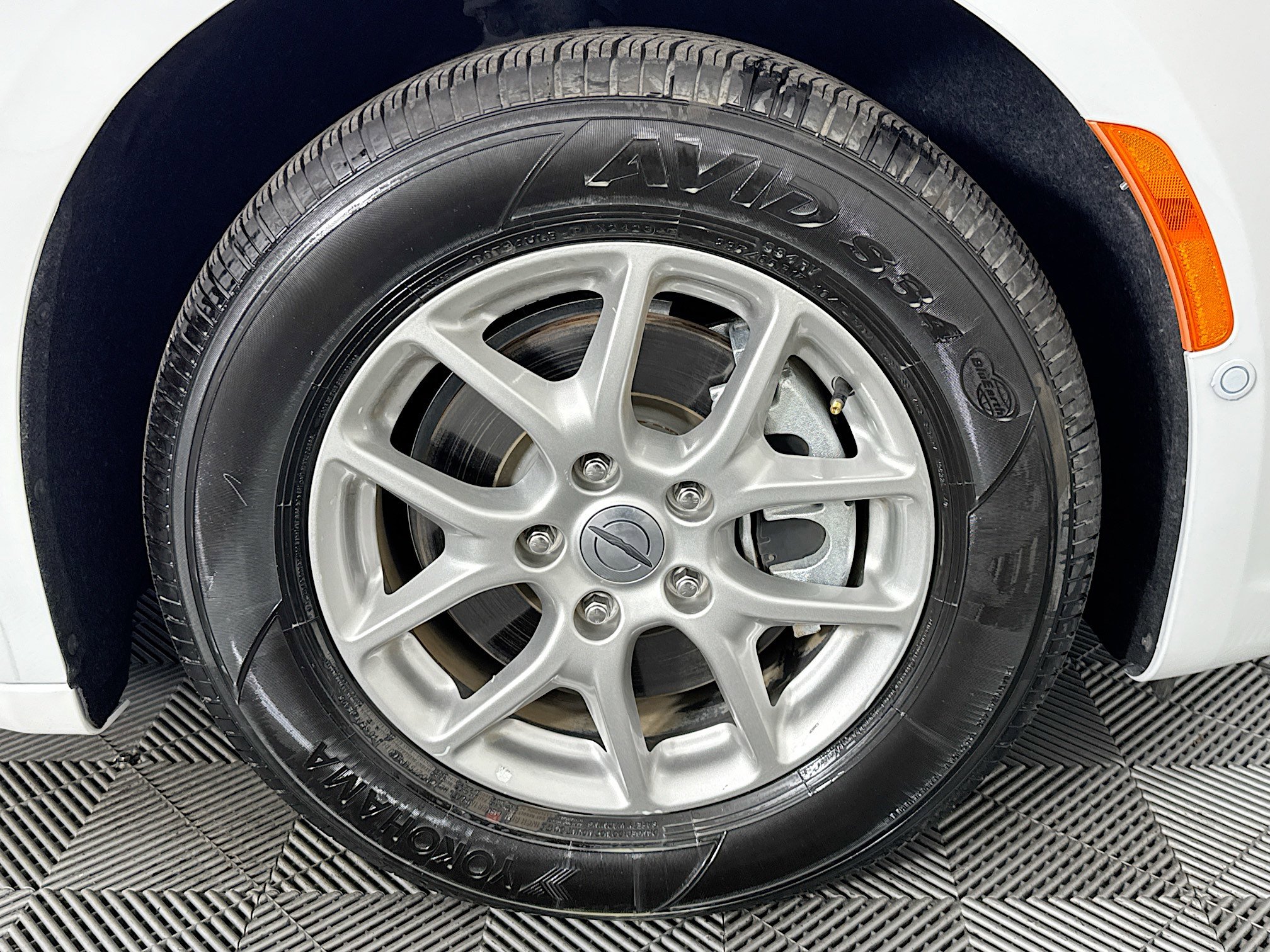 Used 2023 Chrysler Pacifica Touring-L image 31