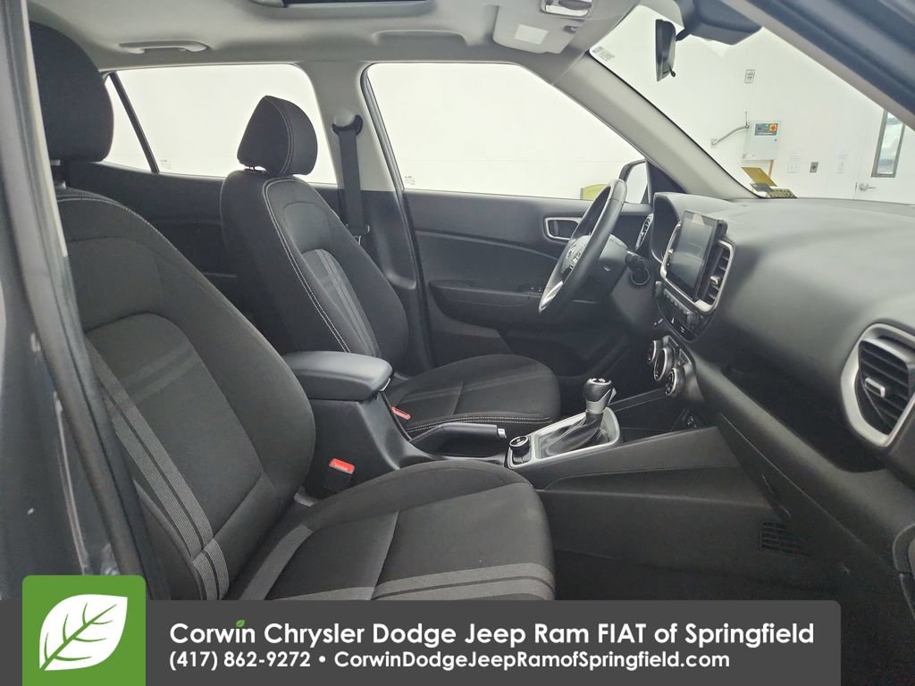 Used 2025 Hyundai Venue SEL FWD image 33