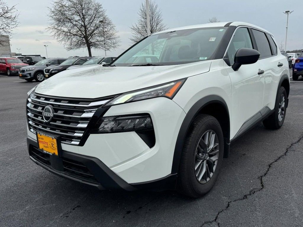 Used 2025 Nissan Rogue S image 8