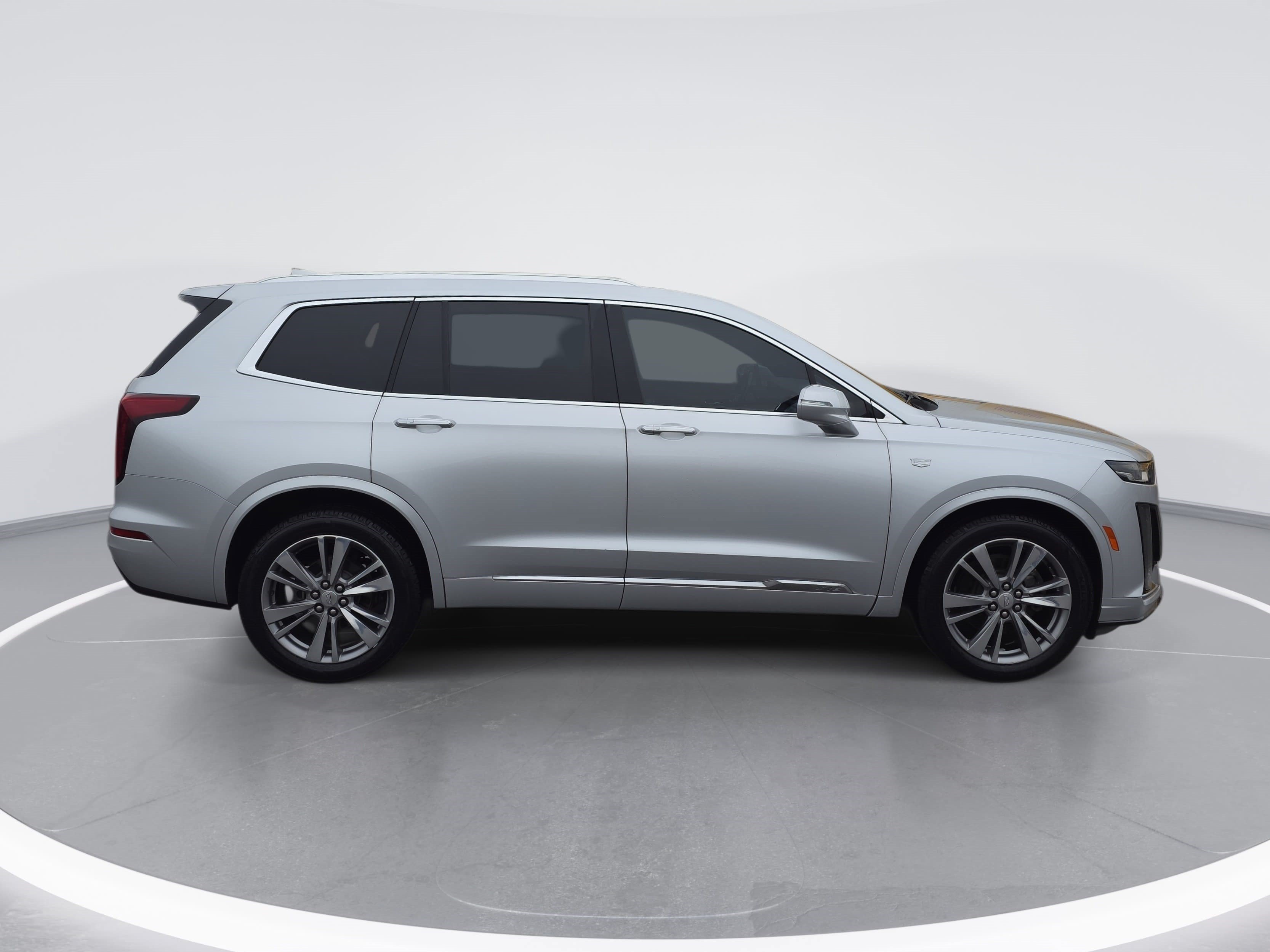 Used 2020 Cadillac XT6 Premium Luxury FWD image 2
