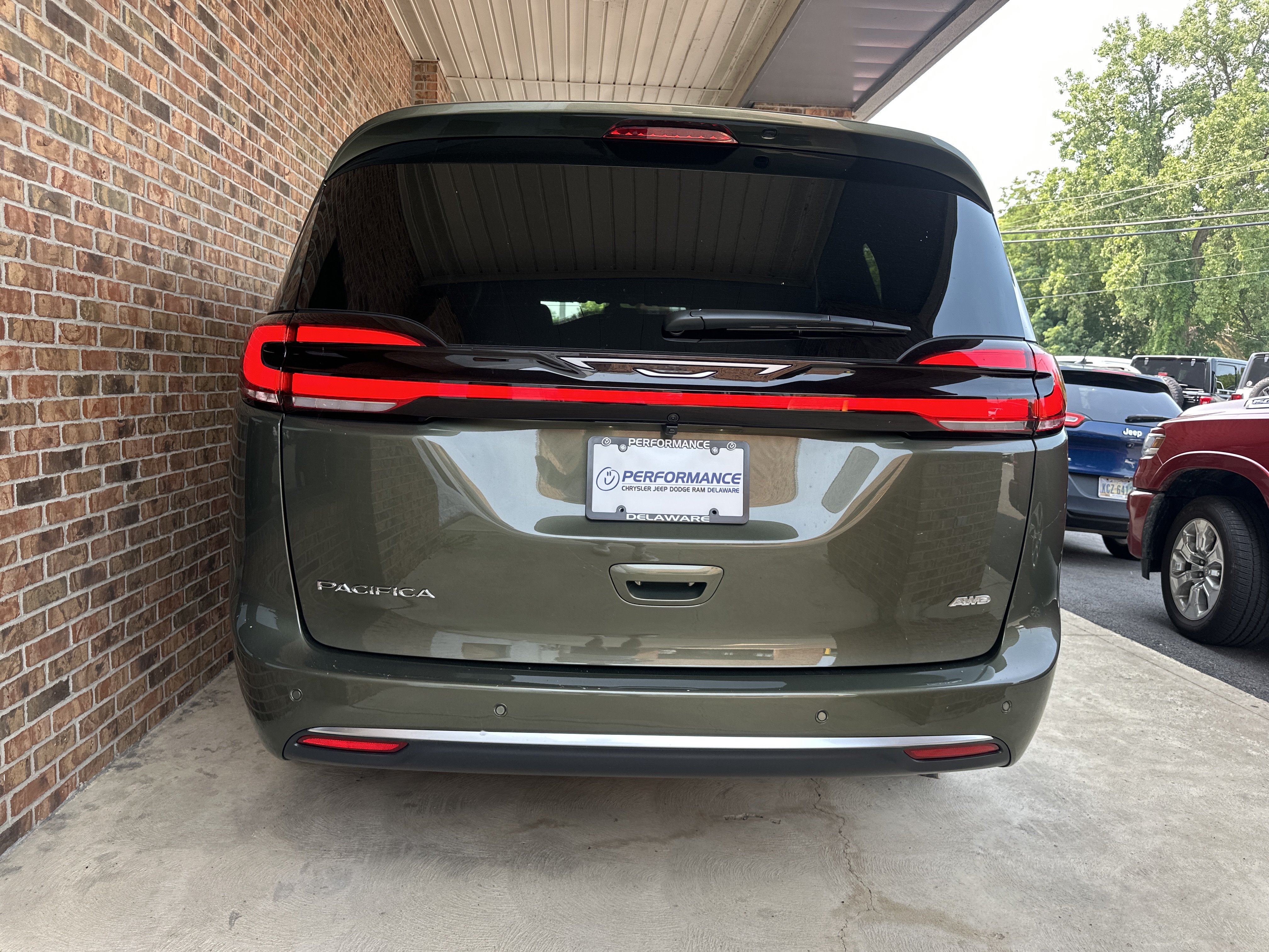 New 2027 Chrysler Pacifica Select AWD/4WD image 16