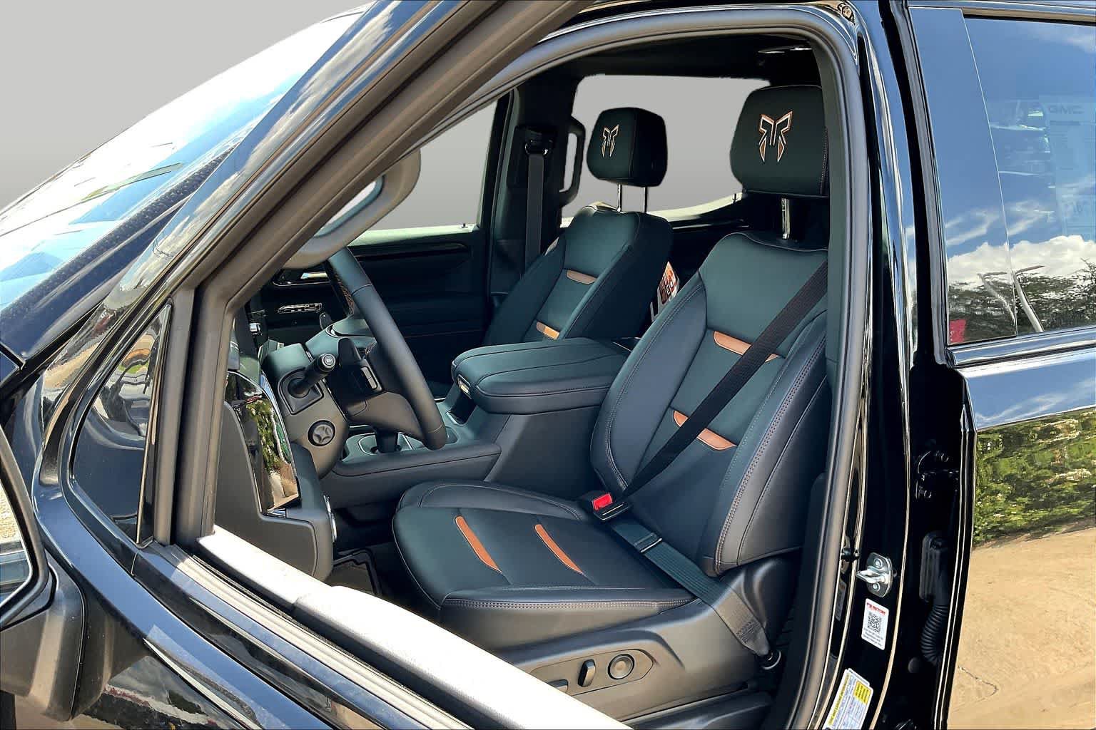 New 2025 GMC Sierra 1500 AT4 w/ AT4 Premium Package AWD/4WD image 18