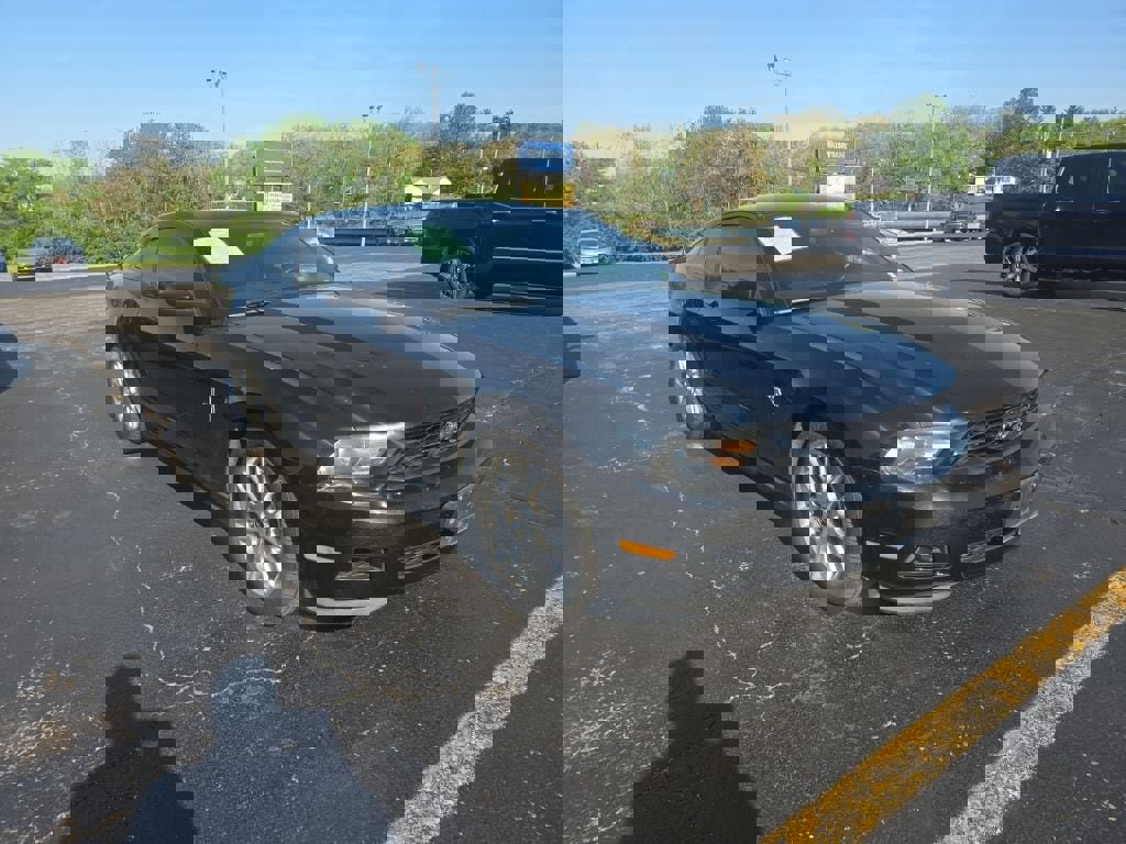 Used 2012 Ford Mustang Premium RWD image 3