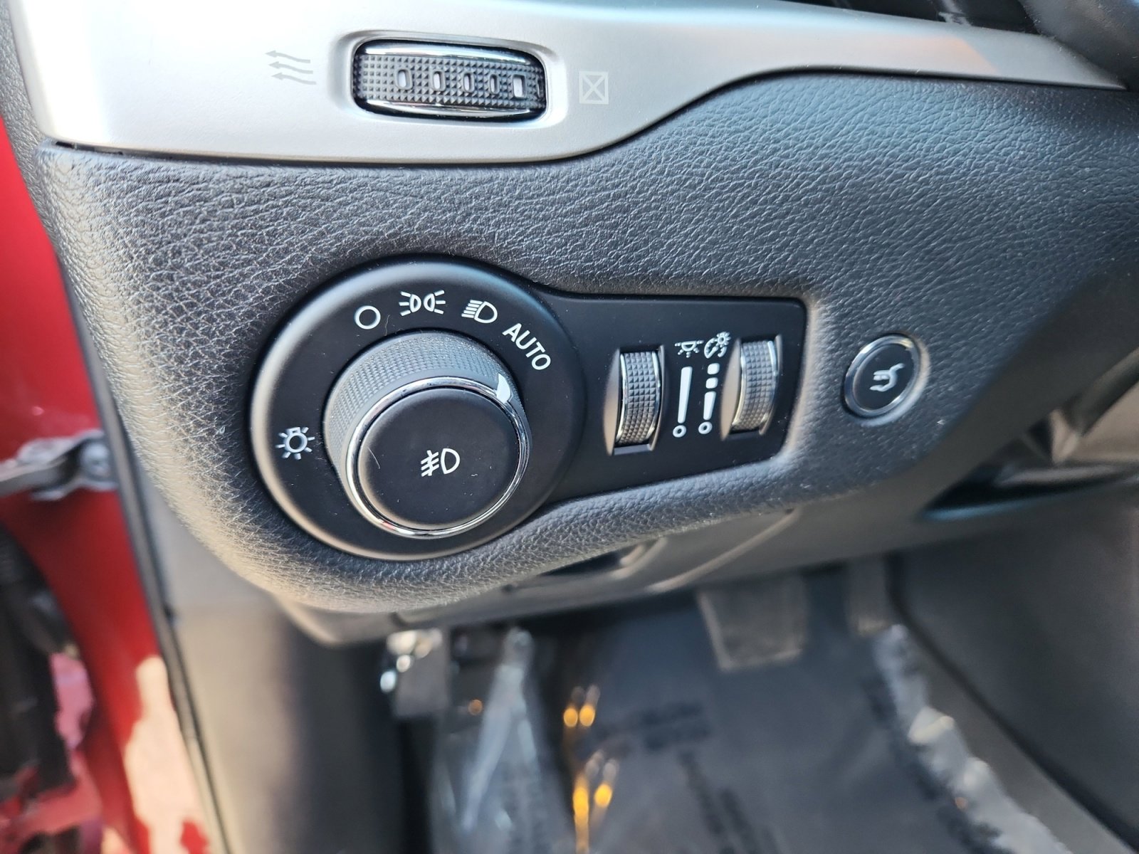 Used 2016 Jeep Cherokee Overland w/ Technology Group image 31