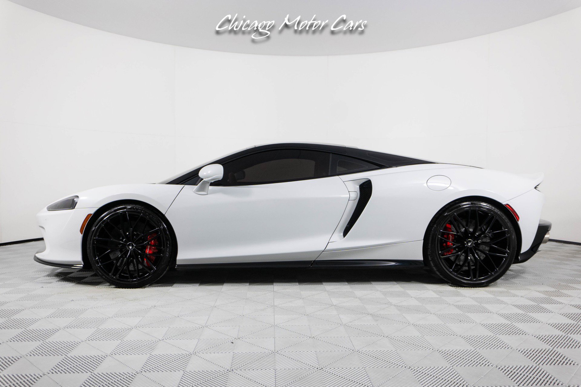Used 2023 McLaren GT RWD image 3