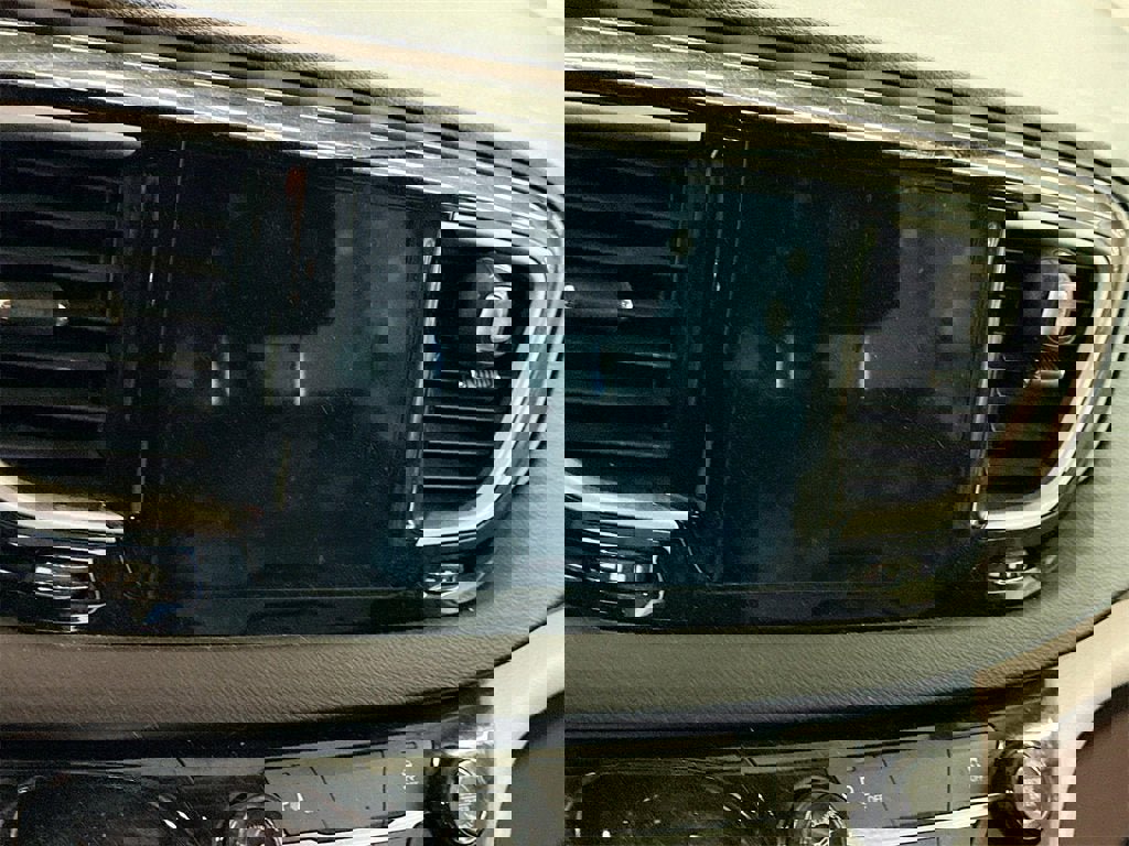 Used 2017 Chrysler Pacifica Touring-L image 4