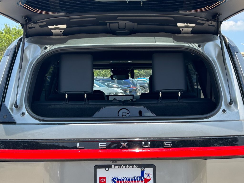 Used 2025 Lexus GX 550 w/ Accessory Package (2T) AWD/4WD image 18
