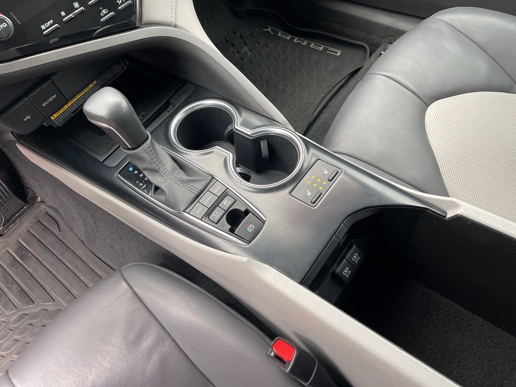Used 2020 Toyota Camry XLE FWD image 9