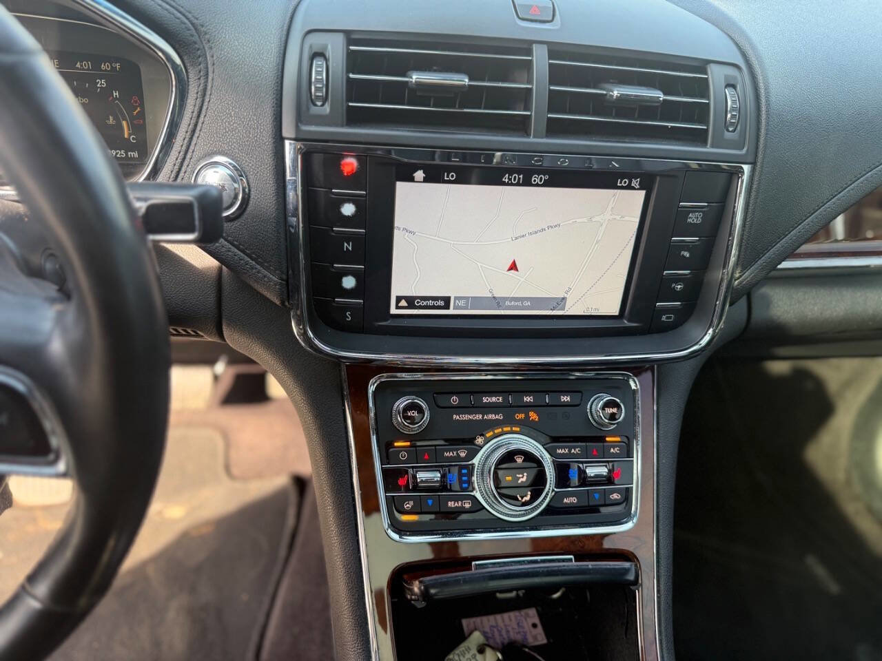 Used 2017 Lincoln Continental Reserve w/ Technology Package image 17