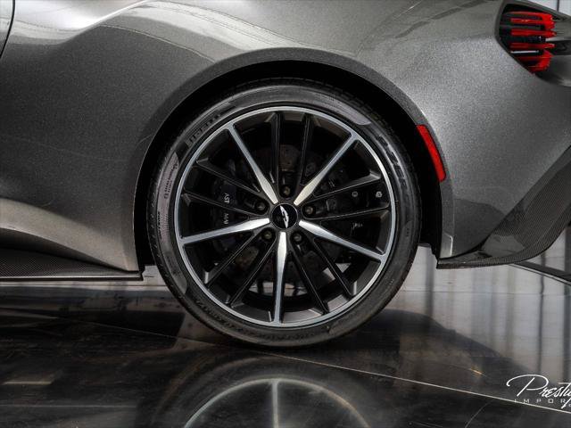 Used 2018 Aston Martin Vanquish Zagato RWD image 31