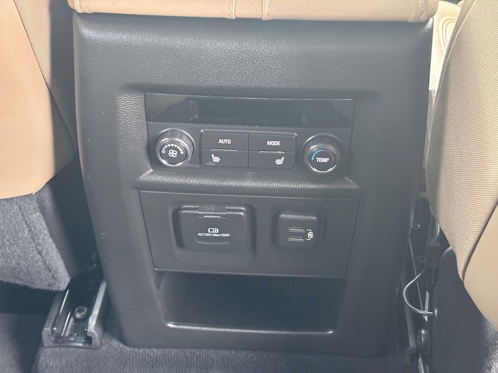 Used 2023 Chevrolet Traverse Premier FWD image 14