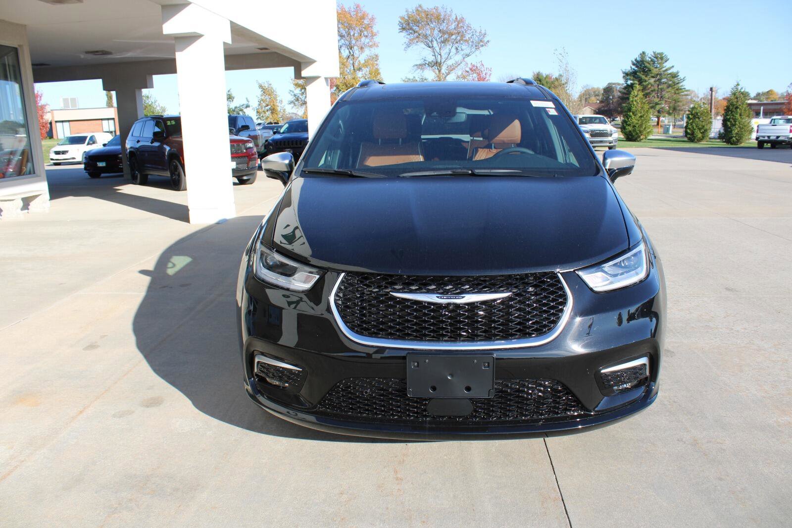 New 2026 Chrysler Pacifica Pinnacle image 3