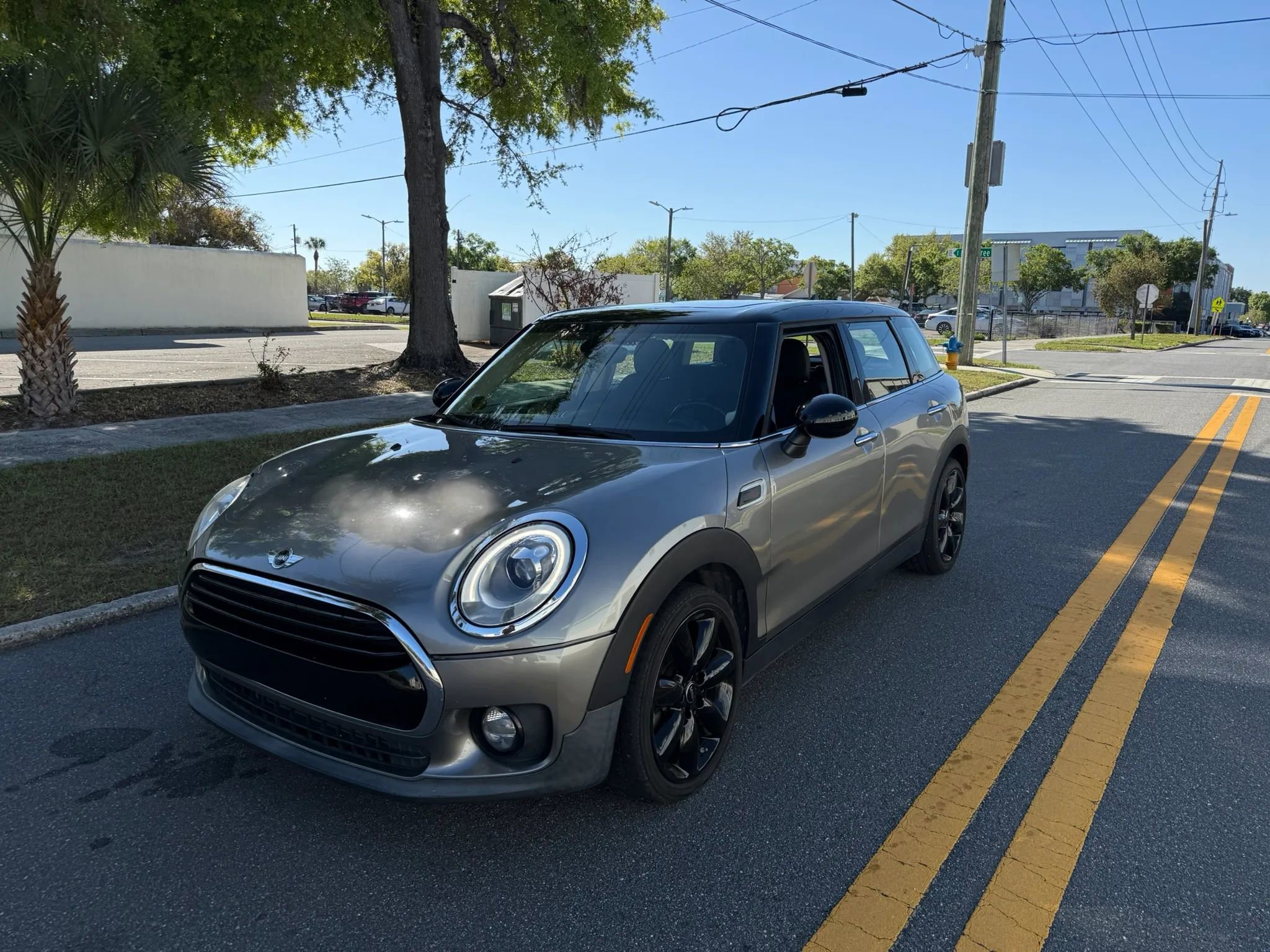 Used 2016 MINI Cooper Clubman Cooper Hatchback 4D image 2