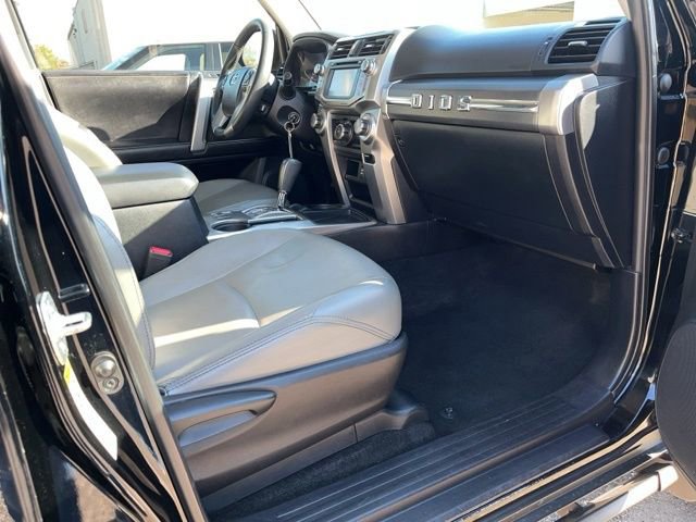 Used 2017 Toyota 4Runner SR5 RWD image 27