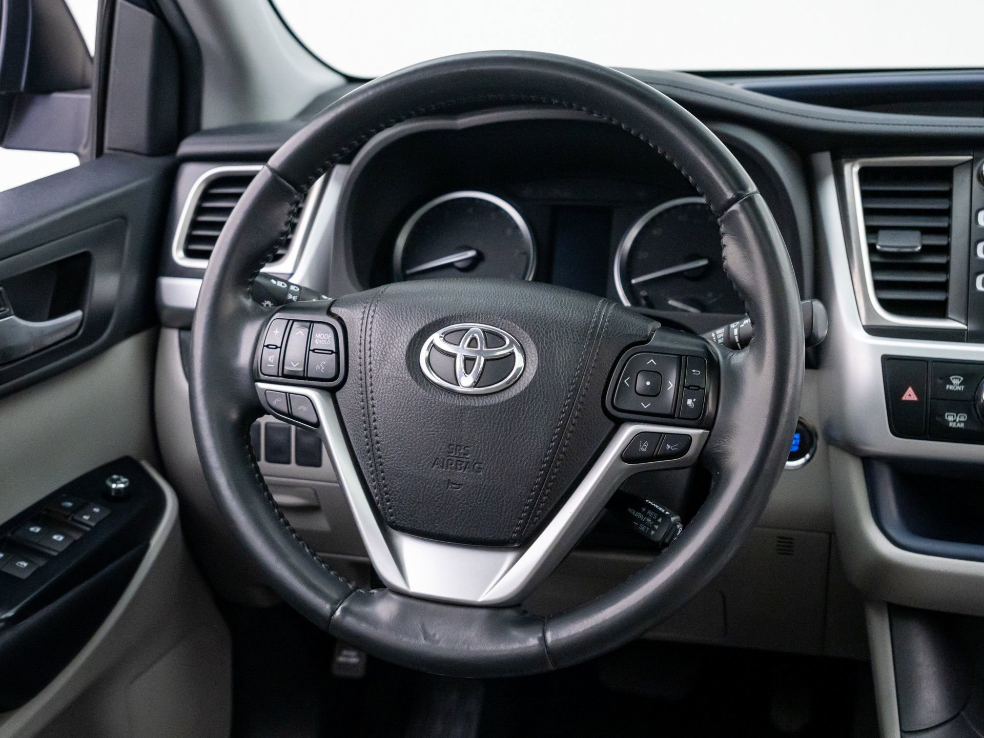 Used 2019 Toyota Highlander XLE image 10
