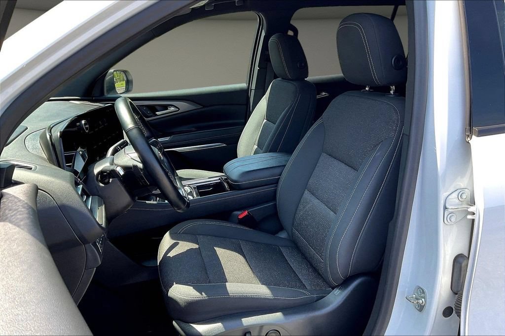 Used 2024 Chevrolet Traverse LT AWD/4WD image 24