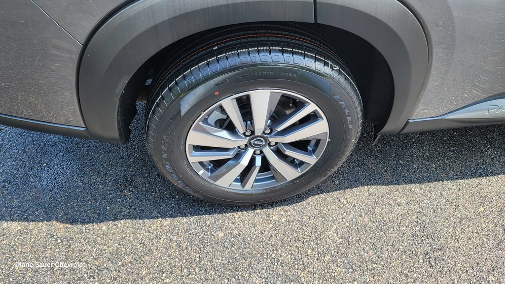 Used 2025 Nissan Pathfinder SL FWD image 13