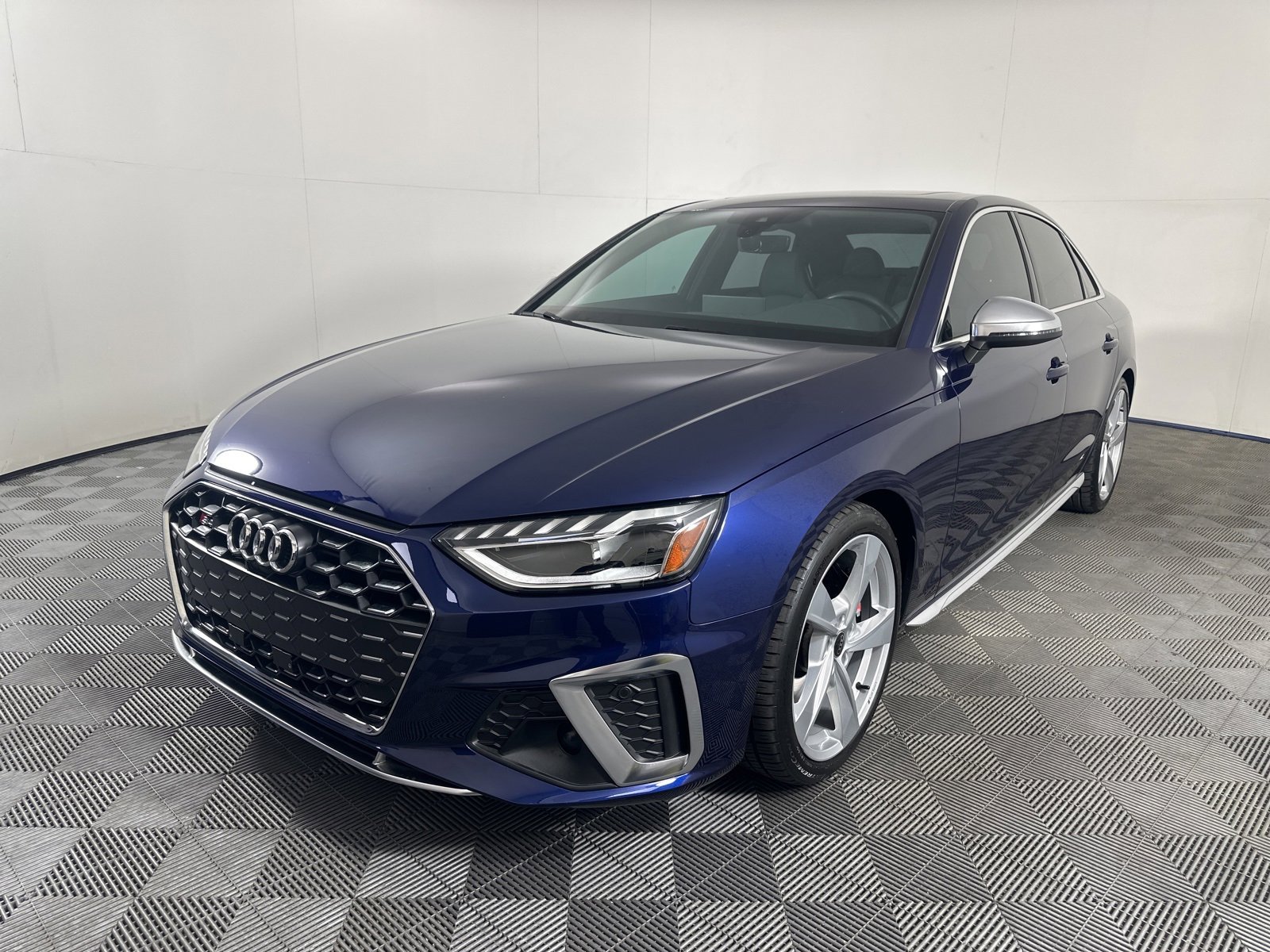 Used 2023 Audi S4 Premium w/ Convenience Package image 4