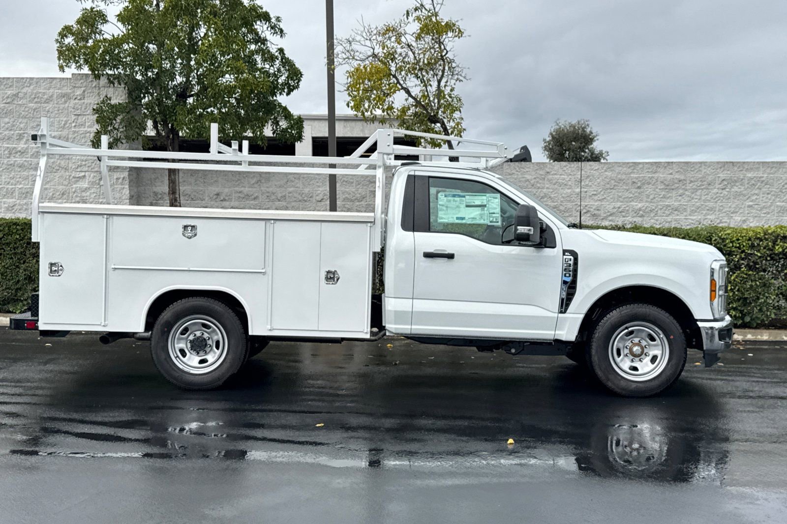 New 2026 Ford F350 XL w/ XL Chrome Package RWD video 3
