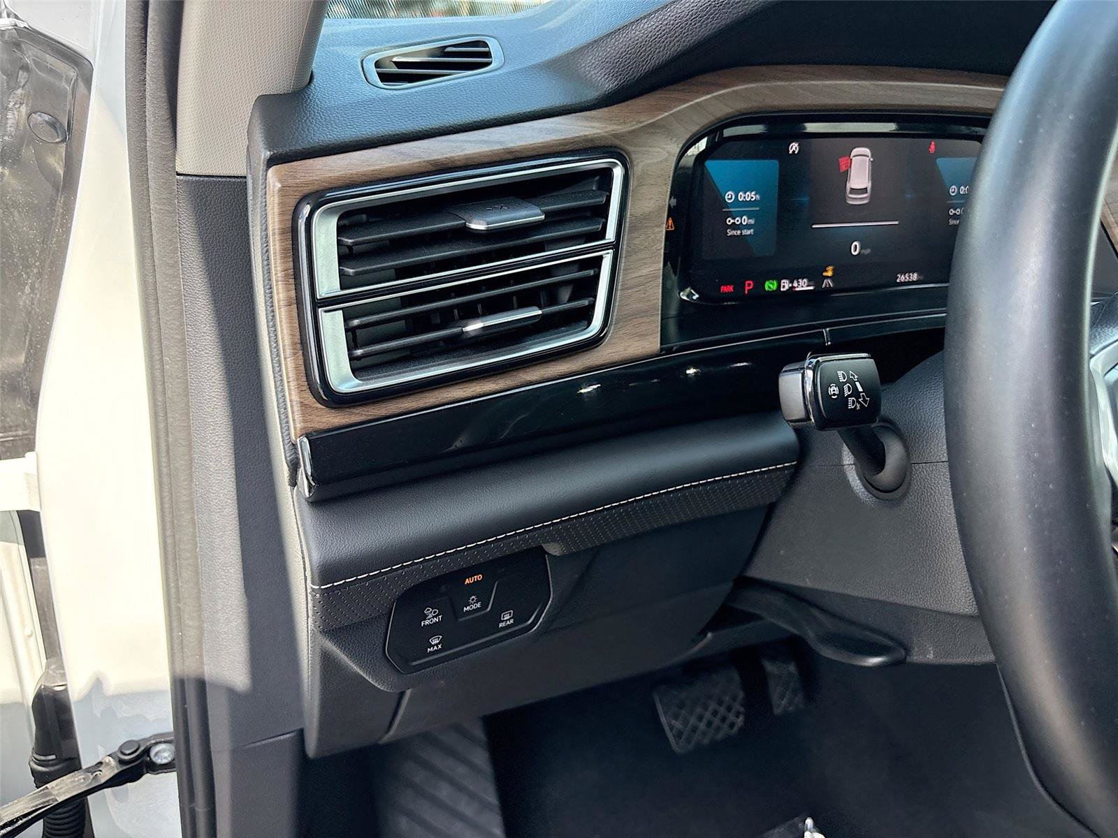 Used 2025 Volkswagen Atlas SE FWD image 11