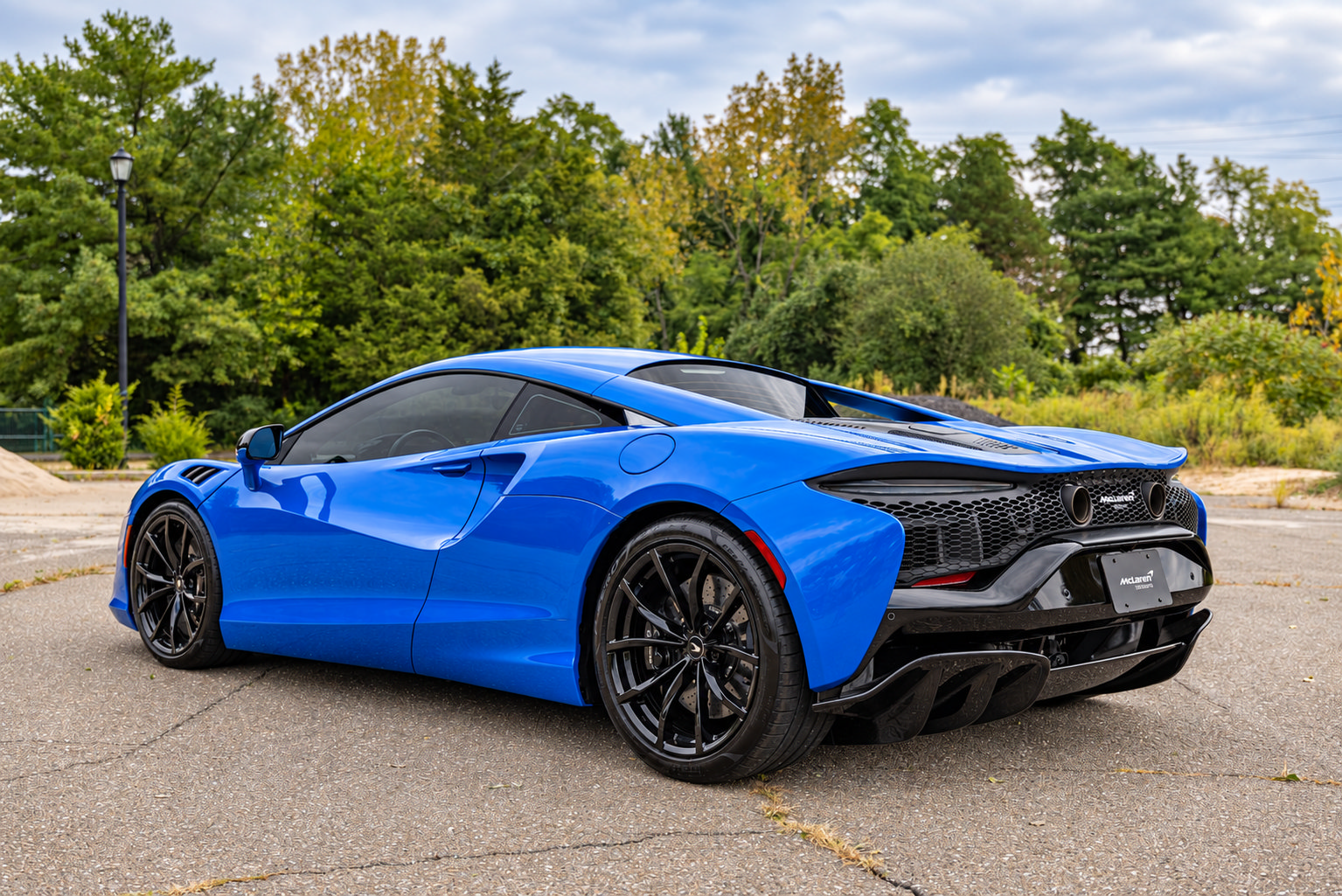 Used 2024 McLaren Artura RWD image 6