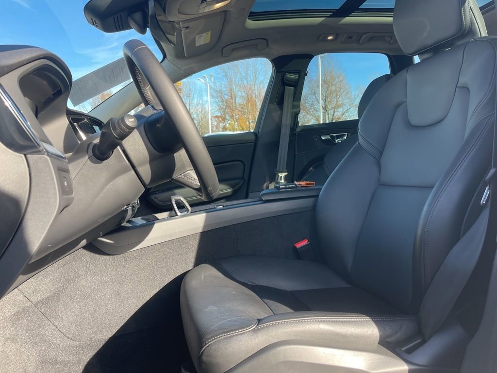 Used 2023 Volvo XC60 B5 Core w/ Protection Package Premier image 10
