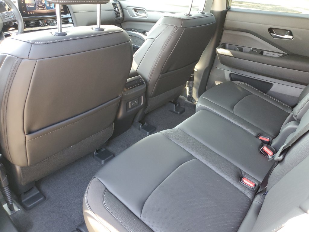 New 2026 Nissan Pathfinder SL FWD image 13