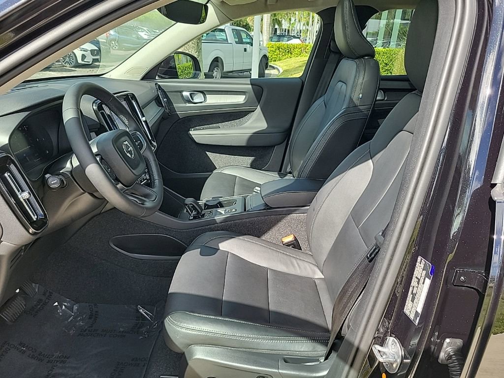 Used 2025 Volvo XC40 B5 Core image 14
