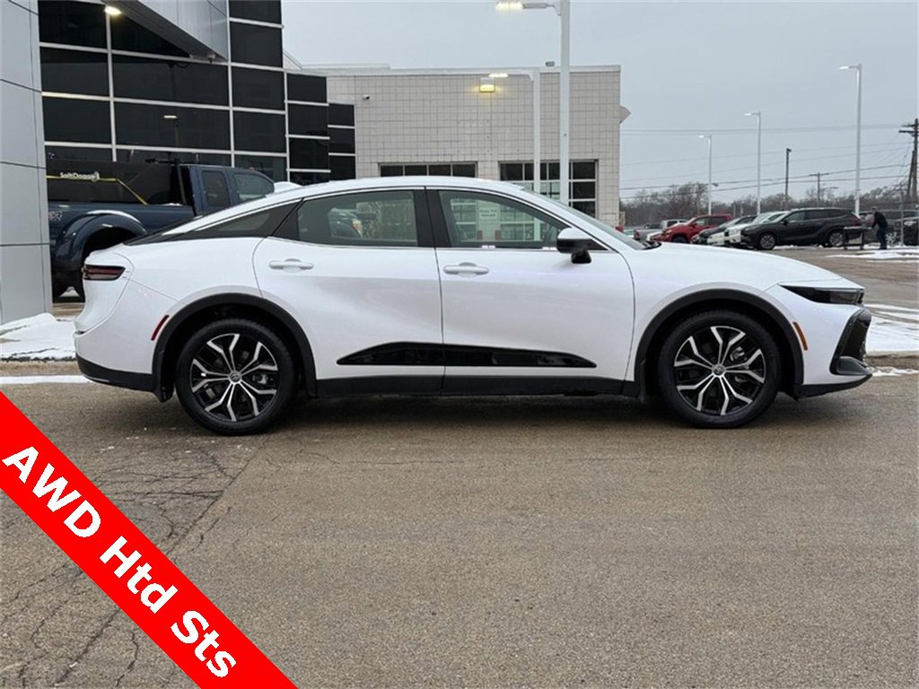 Used 2023 Toyota Crown XLE video 2