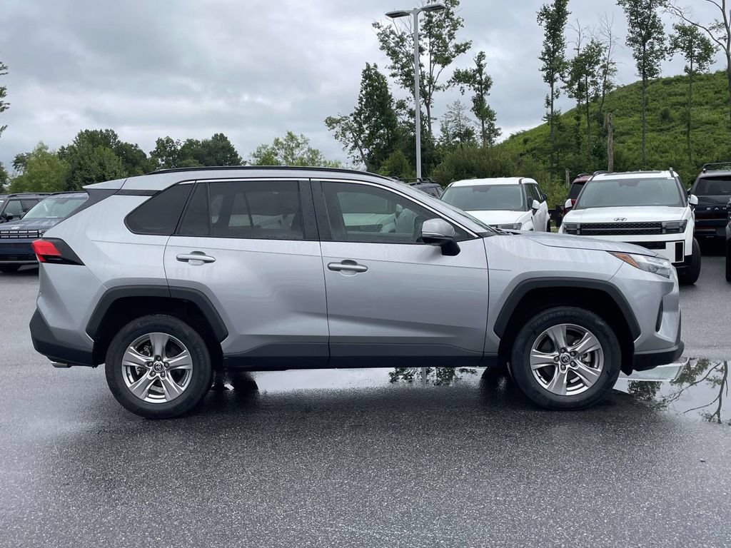 Used 2022 Toyota RAV4 XLE AWD/4WD image 29
