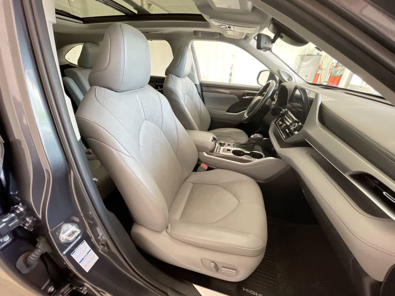 Used 2021 Toyota Highlander Platinum AWD/4WD image 26