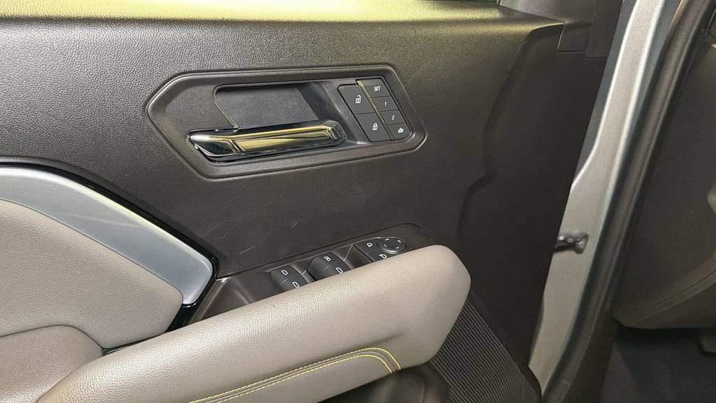 Used 2025 Chevrolet Colorado ZR2 w/ Technology Package image 19