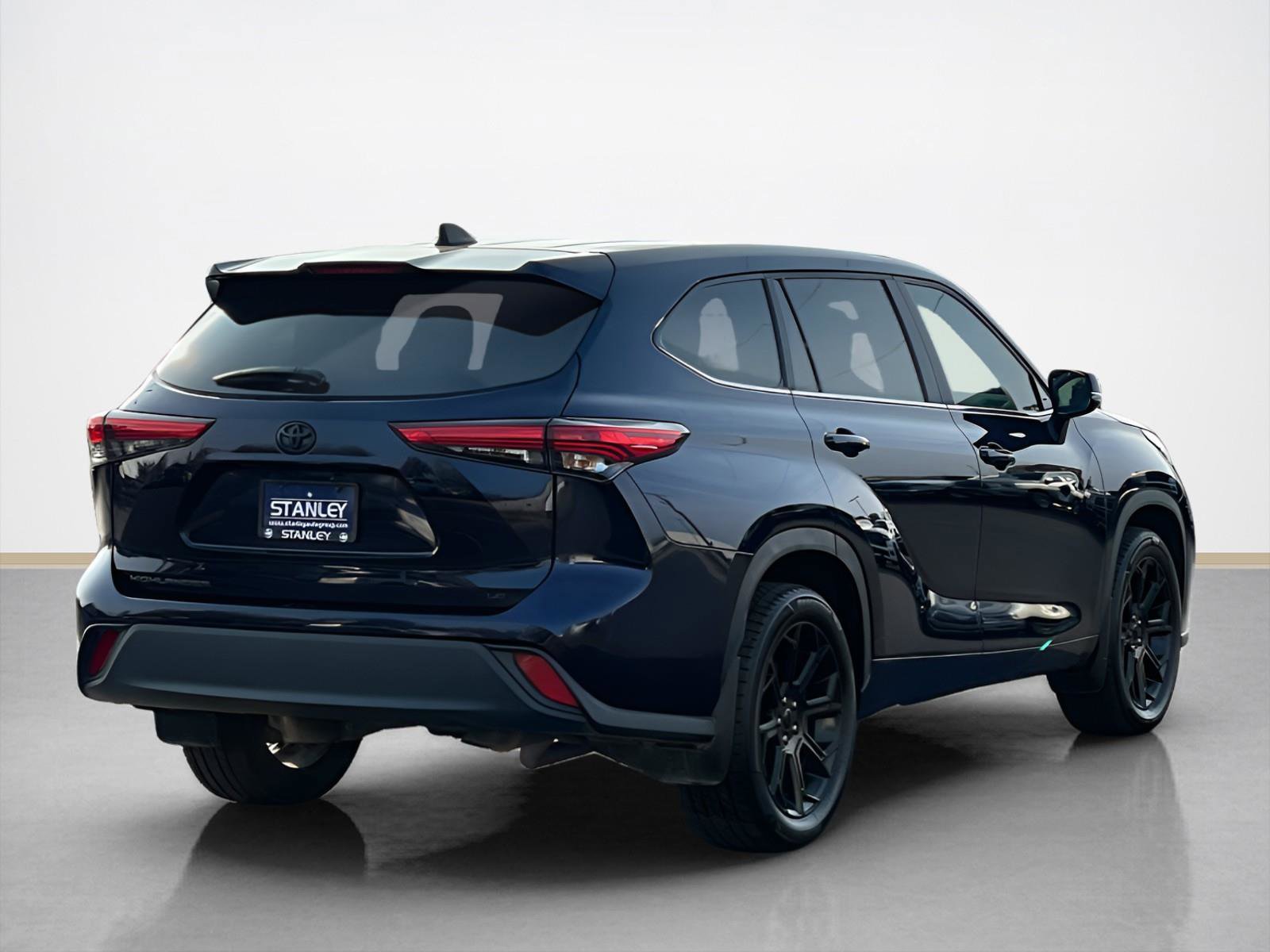 Used 2023 Toyota Highlander LE image 7