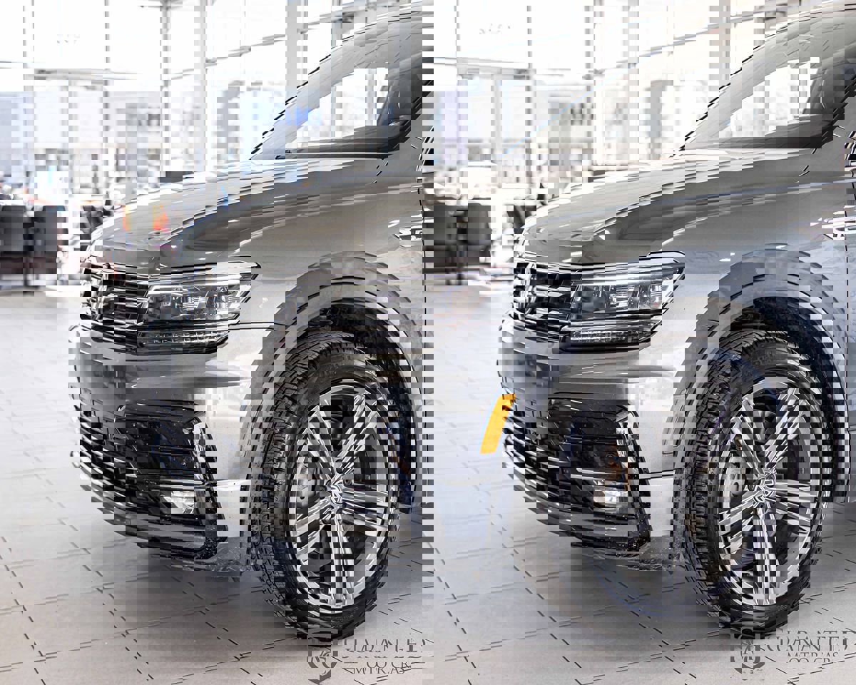 Used 2019 Volkswagen Tiguan SEL Premium image 5