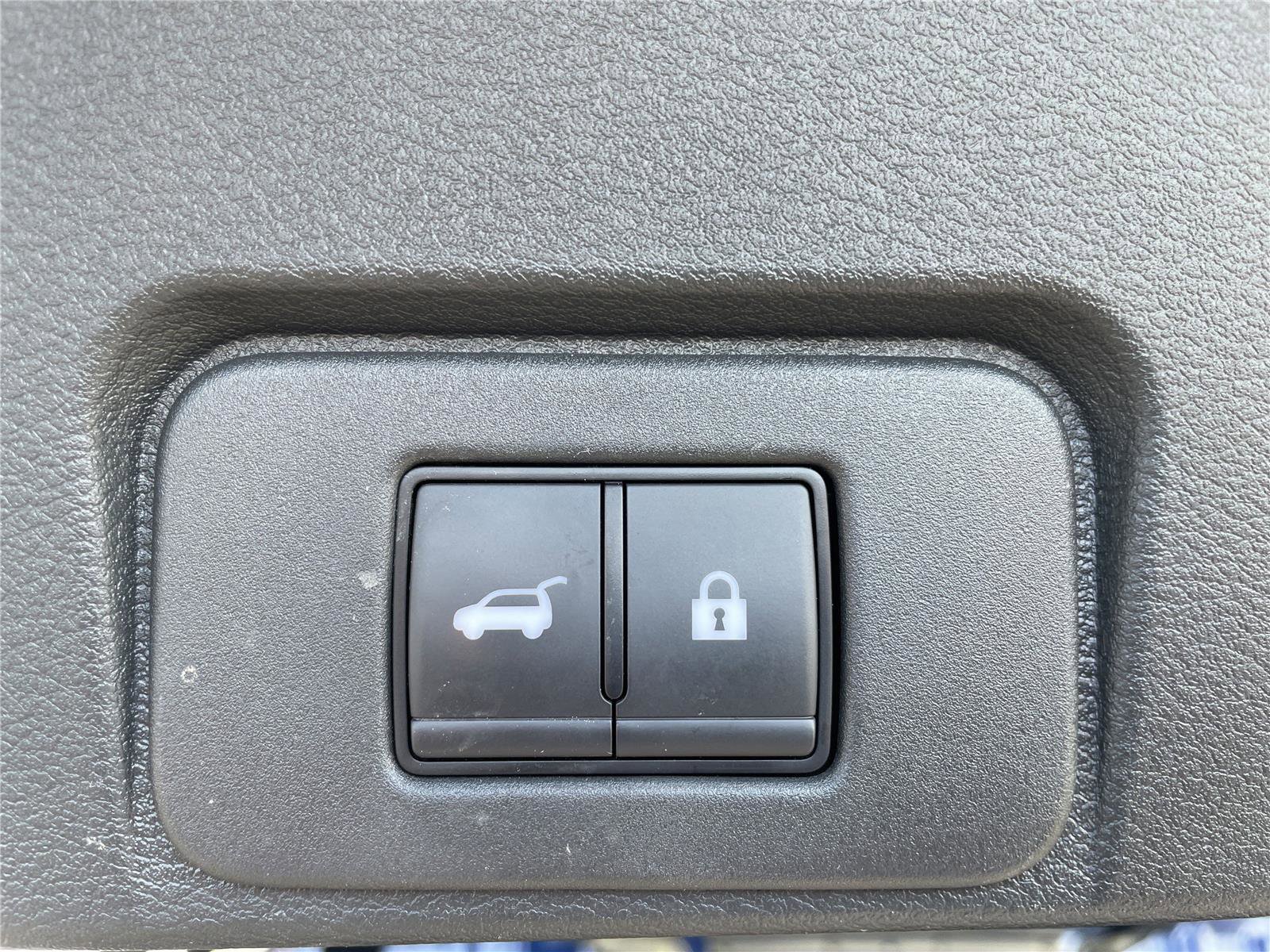 Used 2025 Nissan Rogue SV image 26