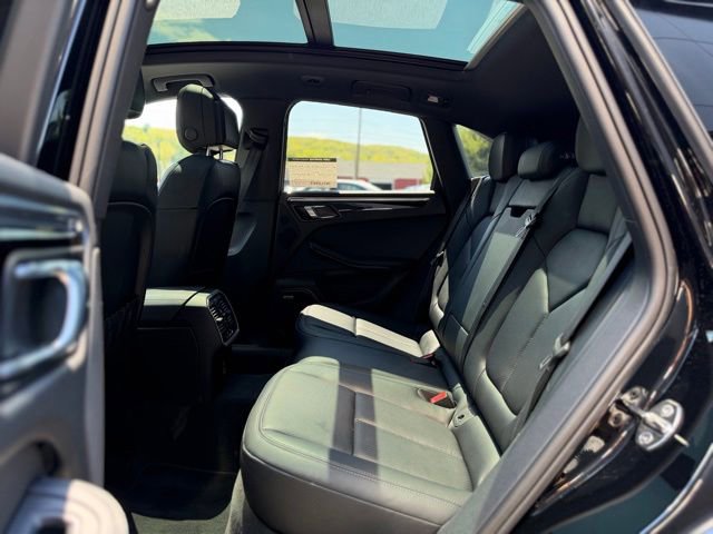 Used 2025 Porsche Macan AWD/4WD image 23
