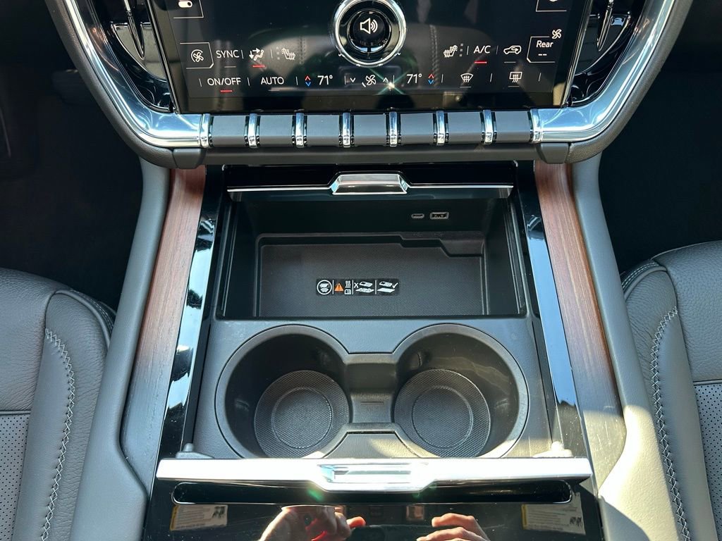 Used 2025 GMC Yukon Denali w/ Sun & Power Step Package image 17