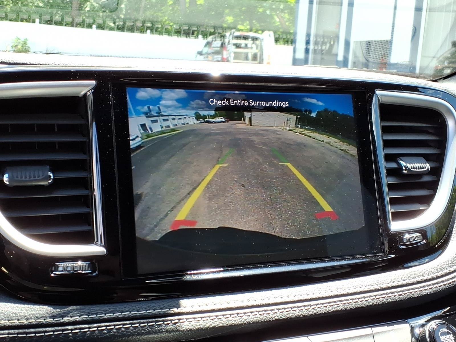 Used 2022 Chrysler Pacifica Touring-L w/ S Appearance Package FWD image 18